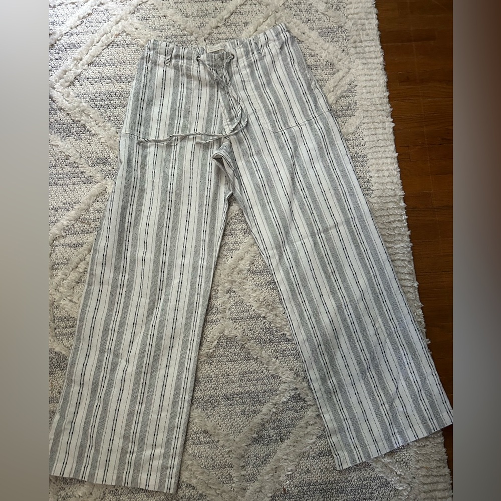 HUE Black and White Striped Pants